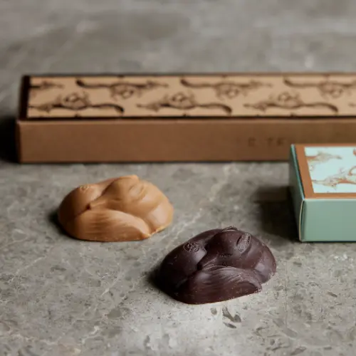 ディーン＆デルーカ、国内外のチョコレートと焼菓子を集めた『CHOCOLATE COLLECTION 2024』で販売されるフランス発「ヤン・クヴルー」のキツネ型プラリネ