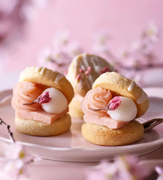 「BAKERS gonna BAKE」の「お花見あんバタースコーンサンド 桜あん＆いちごバター」