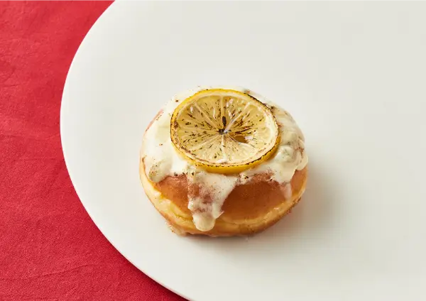 ドーナツファクトリー「koe donuts kyoto」の新作ピザドーナツ「ふわふわハニーレモンチーズ」