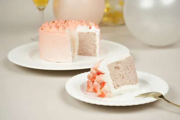 シフォンケーキ専門店「This is CHIFFON CAKE.」の春限定の新作、ホワイトチョコ×ほんのりイチゴの「Berry Mellow」
