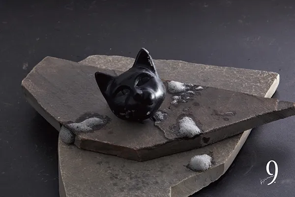 9.kyuuの猫の日を記念したスペシャルセットの「ハコイリ炭黒ネコ&kyuu猫巾着Set」に入っている「ハコイリ炭黒ネコ」