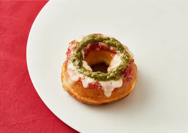 ドーナツファクトリー「koe donuts kyoto」の新作ピザドーナツ「ふわふわマルゲリータ」