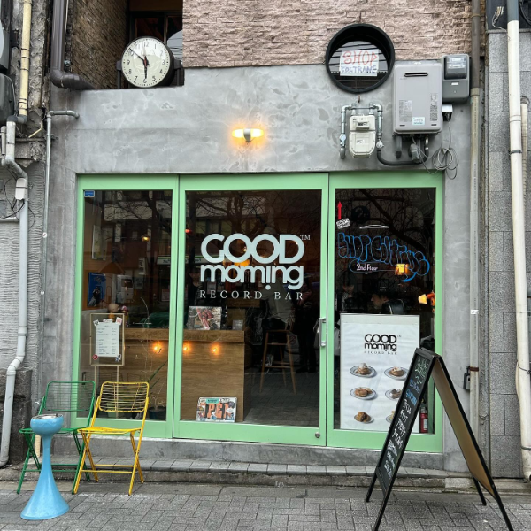 京都にあるカフェ「GOOD morning RECORD BAR（グッド モーニング レコード バー）」