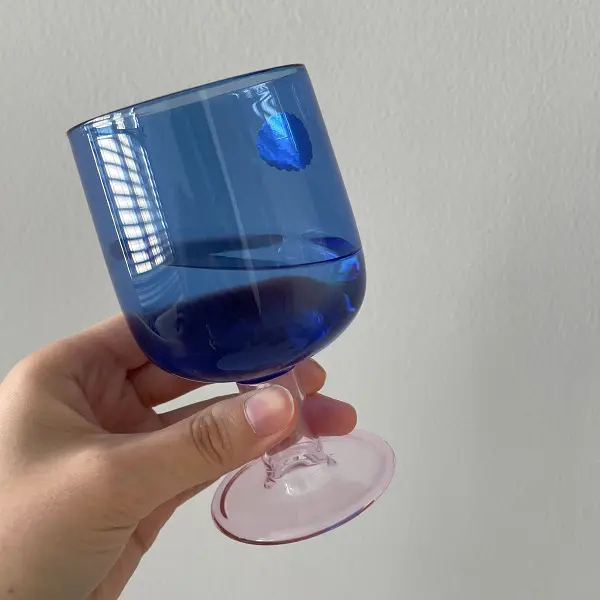 「amabro（アマブロ）」のグラス「TWO TONE WINE GLASS」『Blue × Pink -Limited-』