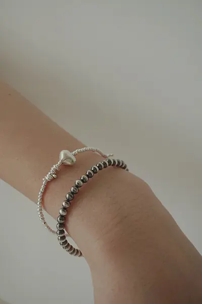 「ALY」の「KS heart bracelet」「Ｎavajo pearl bracelet」