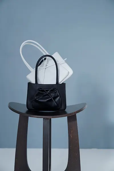 「Firsthand」の「Leather Ribbon Handbag」