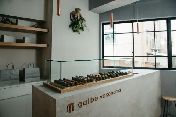横浜・大倉山のカヌレと焼き菓子専門店「galbe」の店内