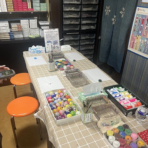 山形県にあるろうそく店「富樫ろうそく店」の絵描き体験スペース