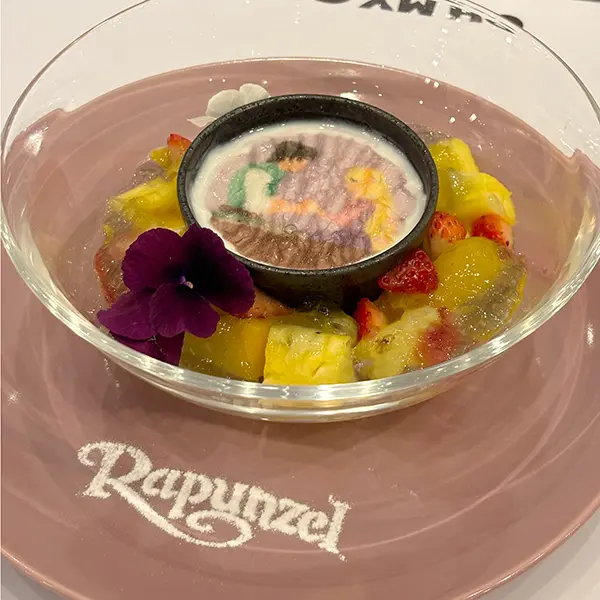 東京・新宿の「Rapunzel」Romantic Moments OH MY CAFEの「輝くランタンのフルーツ＆ヨーグルト」