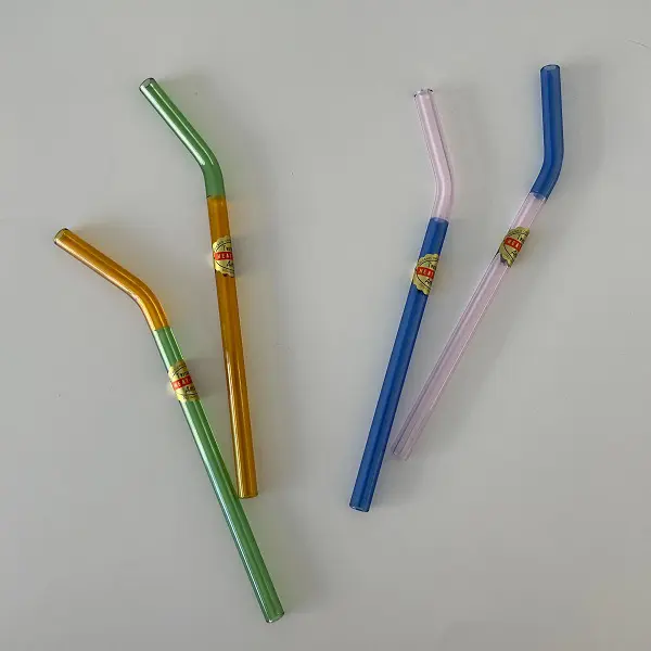 amabro（アマブロ）のストロー「TWO TONE GLASS STRAW」写真左『Yellow × Green』、写真右『Blue × Pink』