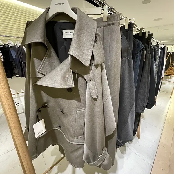 「beautiful people」の「double-end high twist doeskin trench」