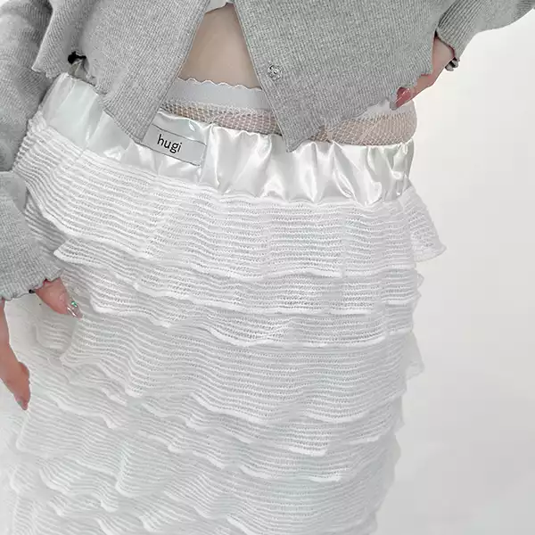 アパレルブランド「hugi」のタグ付きスカート