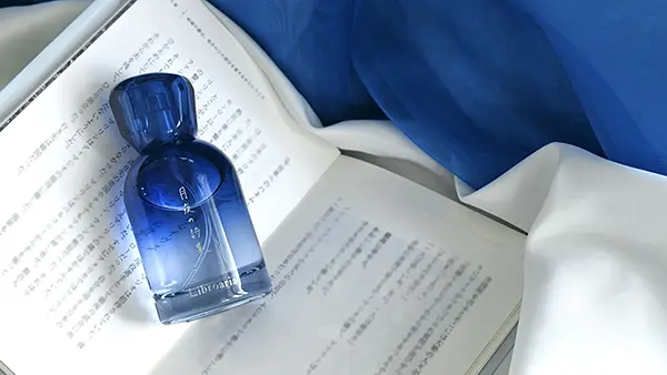 出版社生まれのコスメブランド「Libroaria（リブロアリア）」の新作香水「Libroaria Eau de parfum 月夜の詩集」
