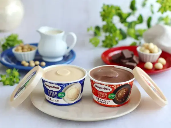 ハーゲンダッツの植物性ミルクアイス「豆乳バニラ」と「豆乳チョコレート＆マカデミア」