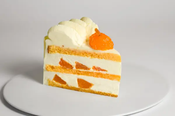Patisserie Minimal 祖師ヶ谷大蔵の春を楽しむ柑橘スイーツ「清見オレンジのショートケーキ」カット