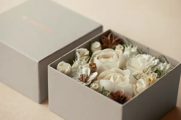 Mr. CHEESECAKEの母の日限定「Mr. CHEESECAKE assorted 4-Cube Box Moment ＆ Flower Box」に入ったブランド初のフラワーボックス