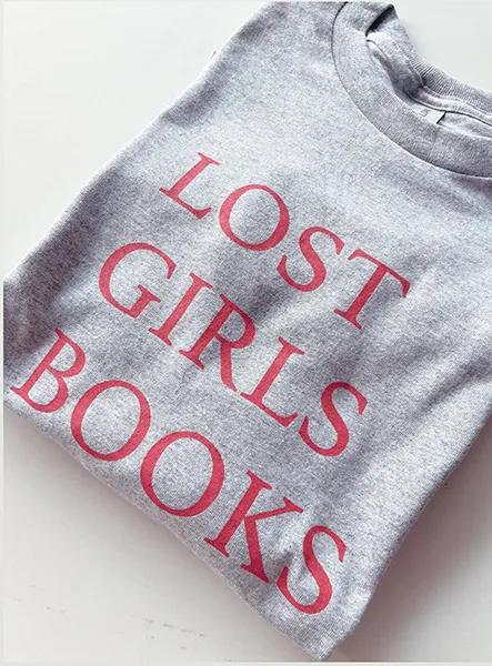 NINE STORIESの「LOST GIRLS BOOKS Tシャツ」