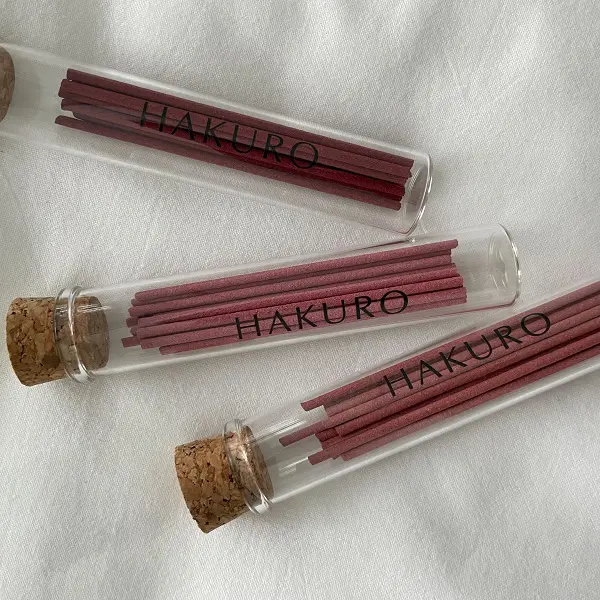 東京生まれのインセンスブランド「HAKURO（ハクロ）」のお香「INCENSE STICKS GLASS」の『POMEGRANATE（ザクロ）』『WHITE PEACH（白桃）』『JAPANESE APRICOT（梅）』