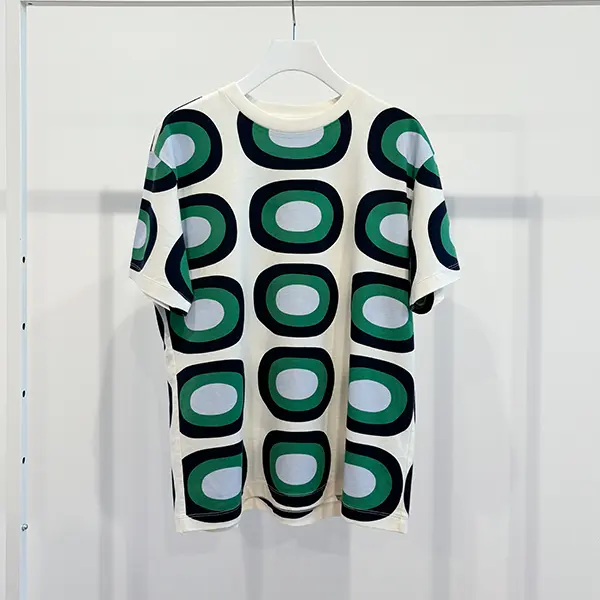 UNIQLO x Marimekkoの「グラフィックTシャツ（半袖）」『メローニ』柄