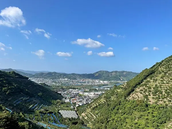 “有田みかん”で有名な和歌山県有田市の俯瞰イメージ