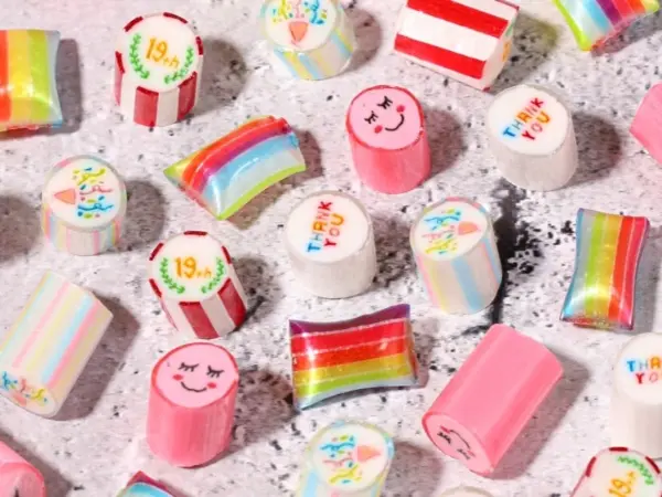 クラフトキャンディ専門店「パパブブレ」日本上陸19周年を記念した25％増量の限定キャンディミックス「19周年ミックス」に入った5種類のキャンディ