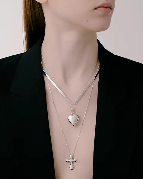 「quip queint」4th collection『connect』の「bravery charm」と「cross charm」