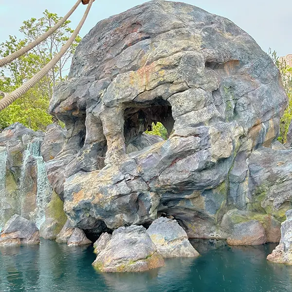東京ディズニーシー「ファンタジースプリングス」内の『ピーターパンのネバーランド』ドクロ岩