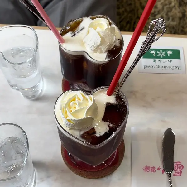 東京・板橋にお店を構える喫茶店「喫茶小雪」のハートグラスのドリンク