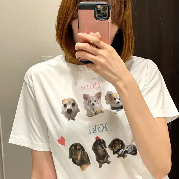 ユニクロの『UTme!』サイトで作ったオリジナルTシャツを着た女性