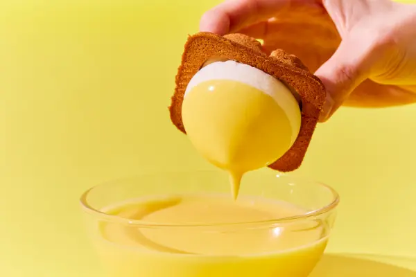 生チーズケーキ「チーズワンダー」夏の新作、瀬戸内レモンを使った「チーズワンダーイエロー」のレモンカードのグラサージュイメージ