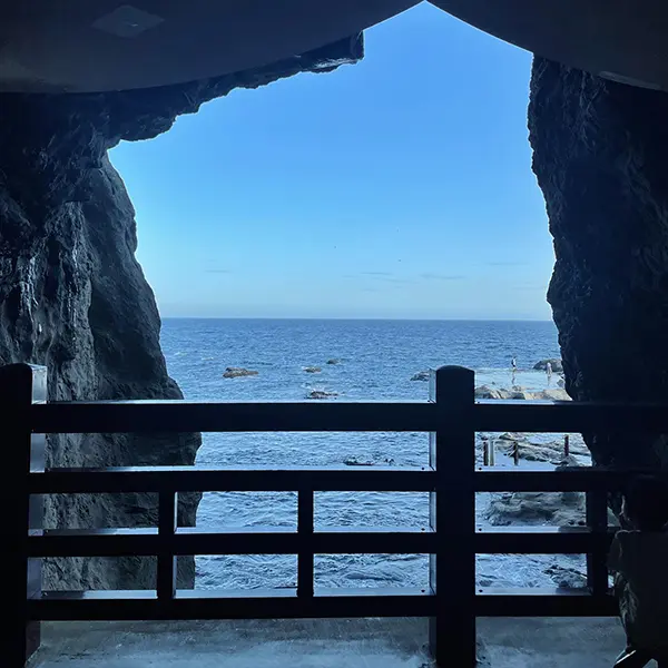 神奈川・江の島の「江の島岩屋」