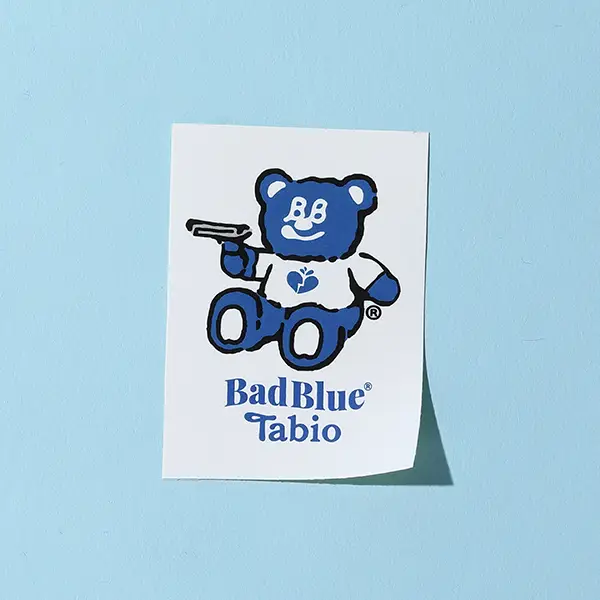 「BadBlue×Tabio」コラボソックスのノベルティ「オリジナルコラボステッカー」