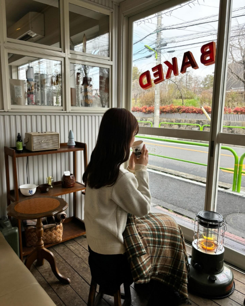 京王線・千歳烏山駅から歩いて約22分のところに位置する「coffee & baked LOCASA（コーヒーアンドベイクロカーサ）」