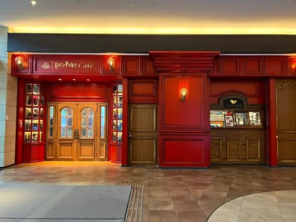 東京・赤坂「Harry Potter Cafe」の映画の世界観を再現した店舗外観
