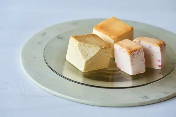 ミスターチーズケーキの初夏限定アソートBOX「Mr. CHEESECAKE assorted 3-Cube Orange Jasmine」に入った3種類のフレーバー