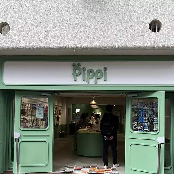 新大久保にある韓国プリとワッペンワークのお店「Pippi」の外観