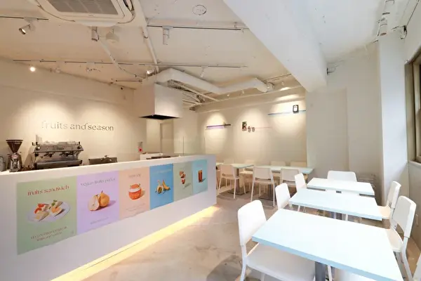 東京・恵比寿のヴィーガンカフェ「フルーツアンドシーズン」店内イートインスペース
