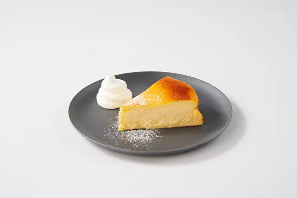 東京・恵比寿のコラボカフェ「ベーグル&ベーグル×キリカフェ」の新メニュー「クリーミーバスクチーズケーキ」