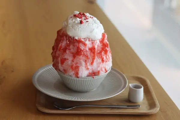 夏限定でオープンする富山の人気かき氷専門店「氷ささら屋」の「いちごかき氷」