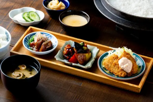 東京・神楽坂「AKOMEYA食堂」の旬の素材を使った、熱々ごはんに良く合う献立イメージ