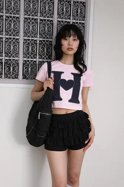 HTHの「H cropped Tee」