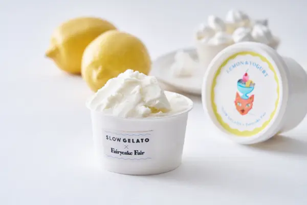 カップケーキとビスケットの店「フェアリーケーキフェア」と熊本のジェラート店「SLOW LABEL」がコラボした「みんなでアイス」シリーズの『レモンヨーグルト』