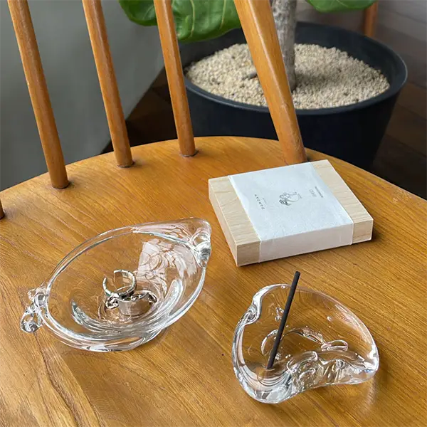 「LAN」の「glass plate stand」と「glass tray mini」