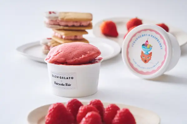 カップケーキとビスケットの店「フェアリーケーキフェア」と熊本のジェラート店「SLOW LABEL」がコラボした「みんなでアイス」シリーズの『いちごラズベリー』