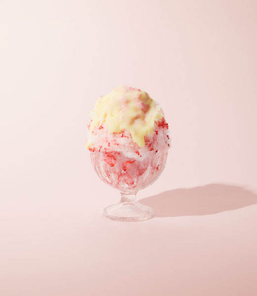 ukafeより6月22日から期間限定で発売される「苺のウカキ氷」