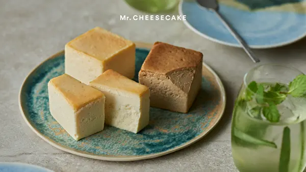 ミスターチーズケーキの夏限定「Mr. CHEESECAKE assorted 3-Cube Pineapple Coco」に入った3種類のキューブ型ケーキ