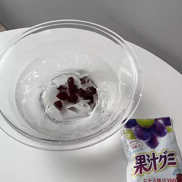 「氷タンフル」で果汁グミを使用している様子