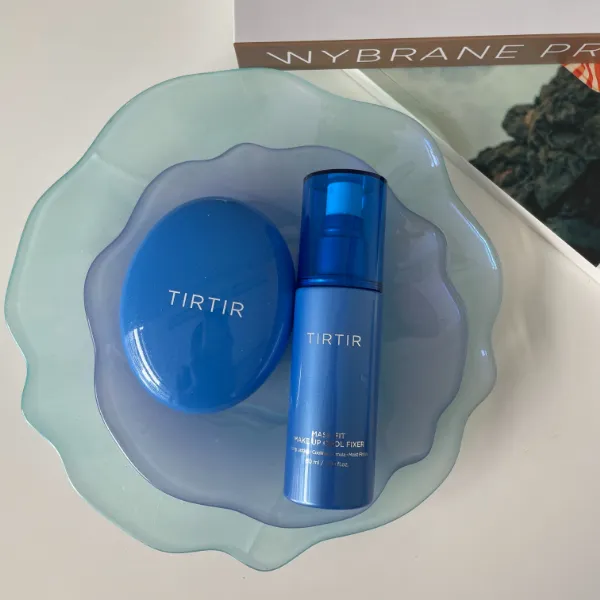 TIRTIRの「TIRTIR MASK FIT MAKE UP COOL FIXER」と「TIRTIR MASK FIT COOL SUN CUSHION」