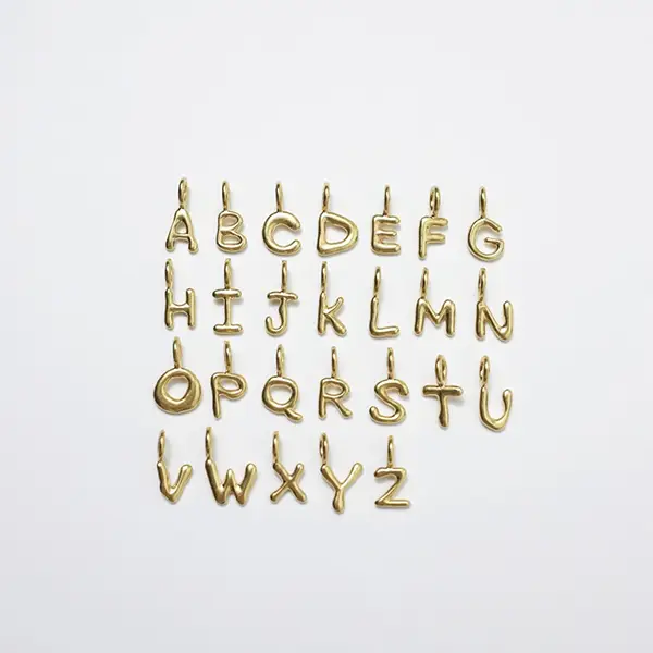 「TEN.」の「Drawing alphabet charm」『gold』