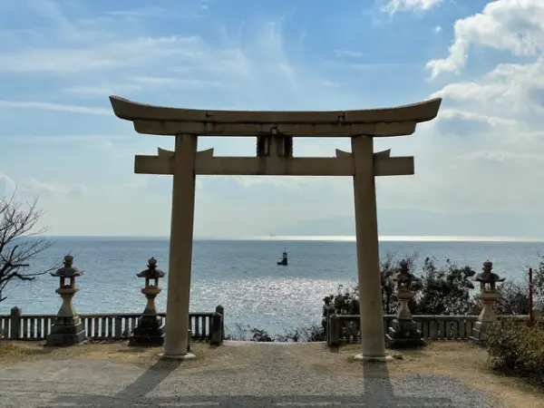 兵庫県赤穂市の海辺の塩カフェ「AMAMI TERRACE」がある伊和都比売神社の境内